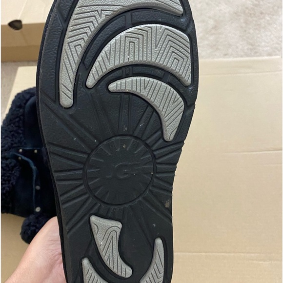 Uggs - Picture 4 of 5